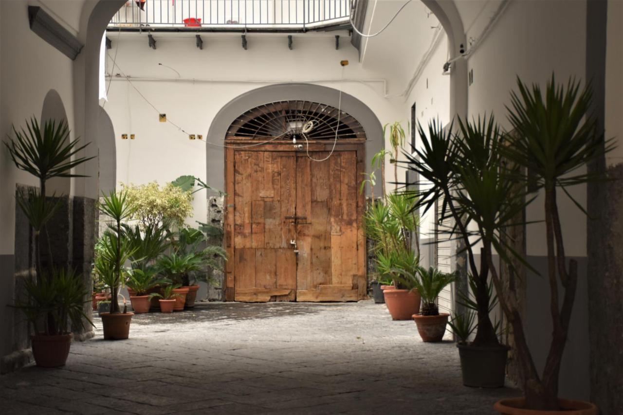 Corno Napoletano Free Parking For Small Cars Only Naples Exterior photo