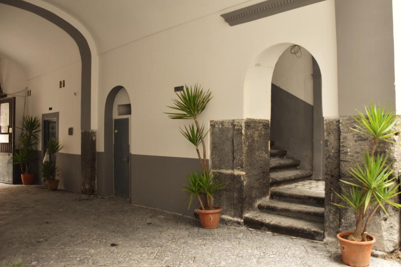 Corno Napoletano Free Parking For Small Cars Only Naples Exterior photo