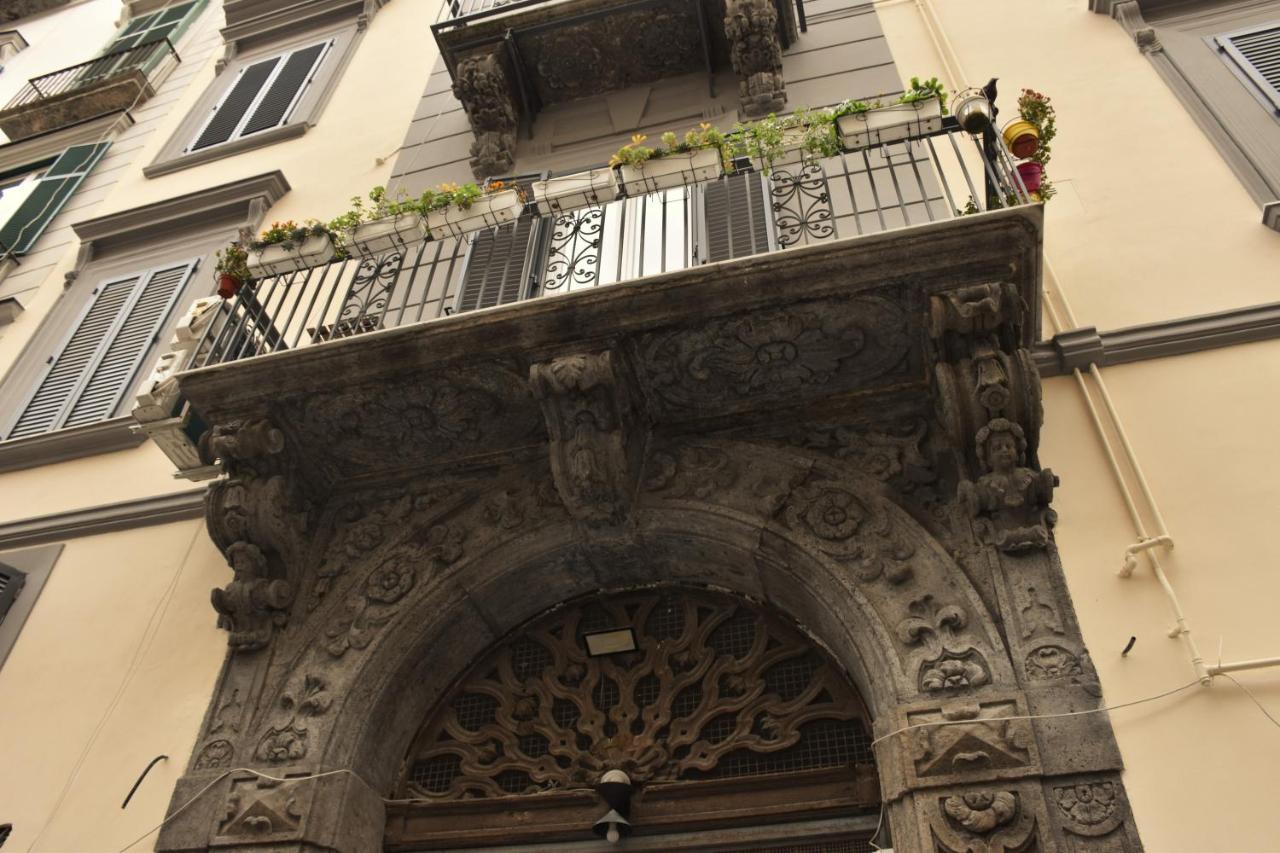 Corno Napoletano Free Parking For Small Cars Only Naples Exterior photo