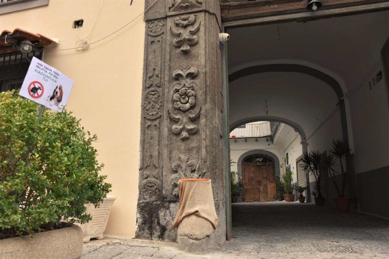 Corno Napoletano Free Parking For Small Cars Only Naples Exterior photo